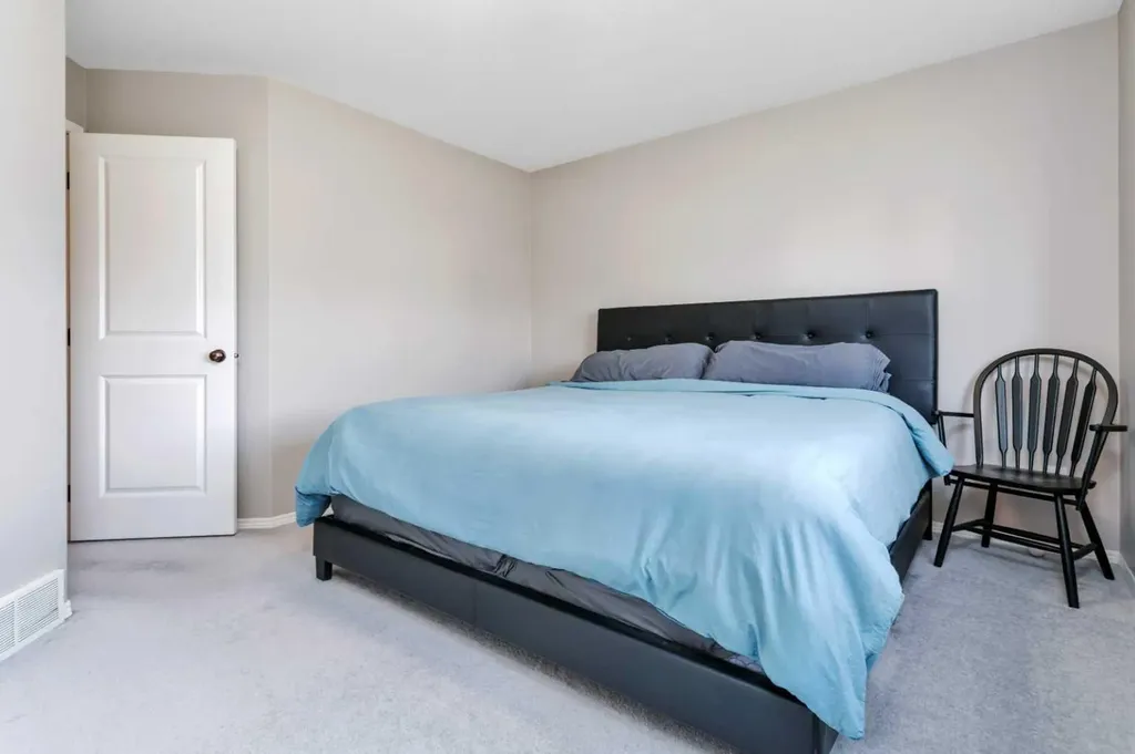 121 Wilkinson Circle Sylvan Lake AB T4S 2N7