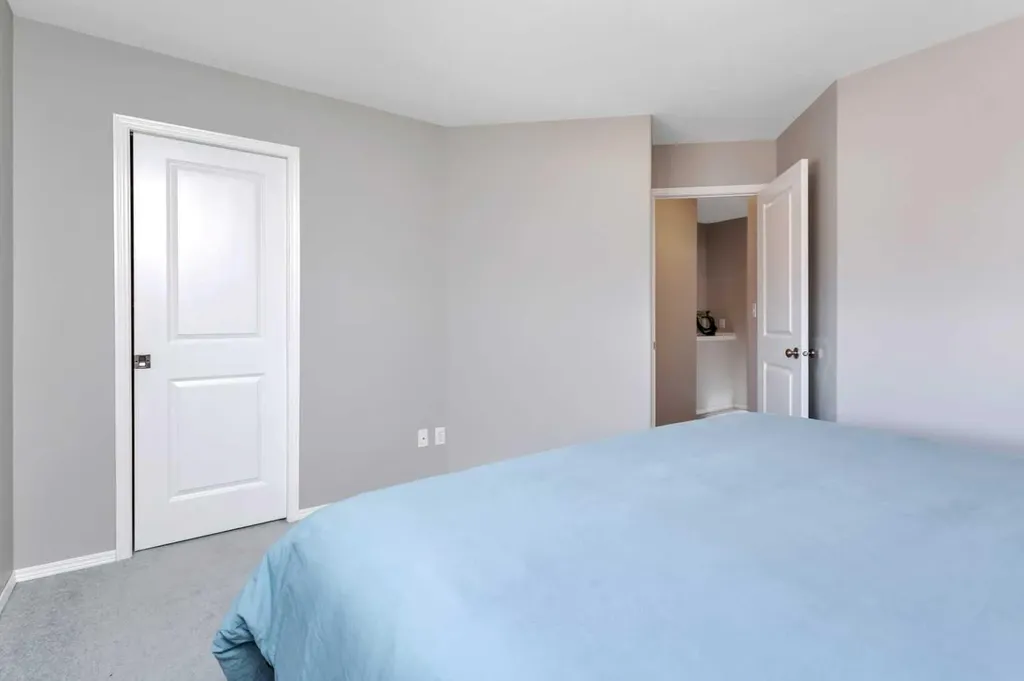 121 Wilkinson Circle Sylvan Lake AB T4S 2N7