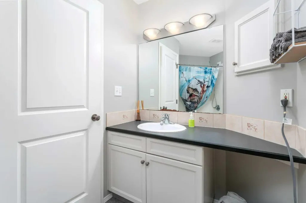 121 Wilkinson Circle Sylvan Lake AB T4S 2N7