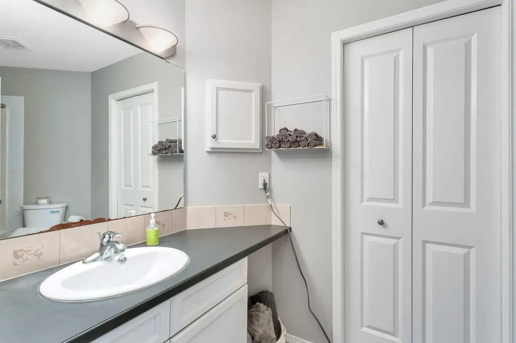 121 Wilkinson Circle Sylvan Lake AB T4S 2N7
