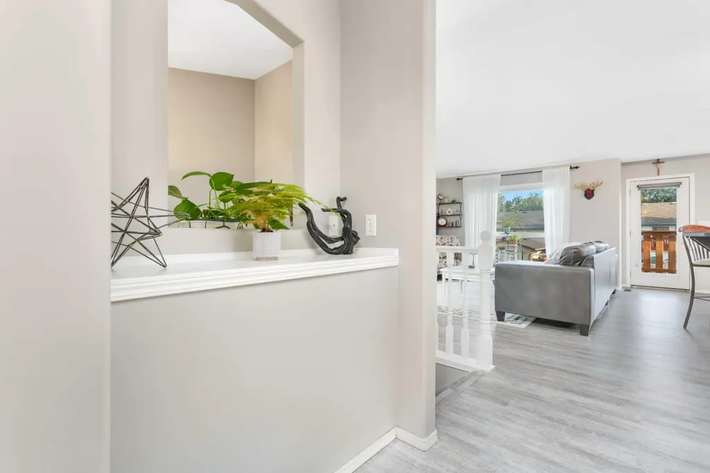 121 Wilkinson Circle Sylvan Lake AB T4S 2N7