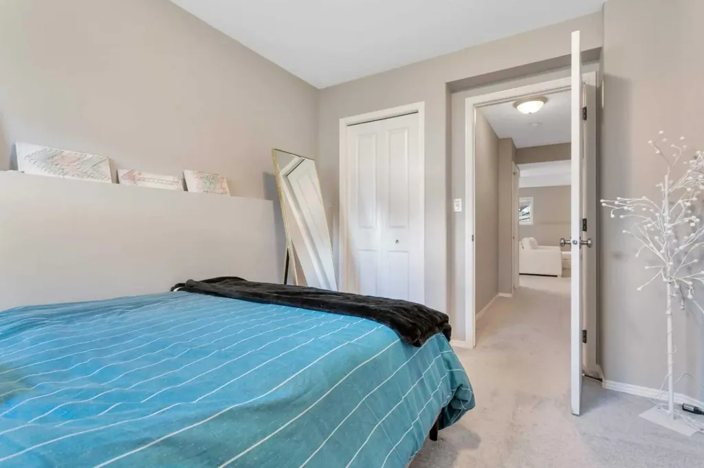 121 Wilkinson Circle Sylvan Lake AB T4S 2N7