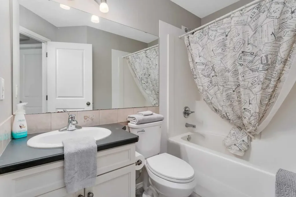 121 Wilkinson Circle Sylvan Lake AB T4S 2N7