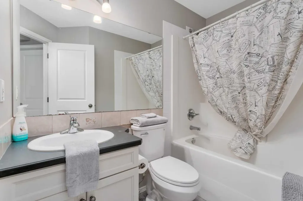 121 Wilkinson Circle Sylvan Lake AB T4S 2N7