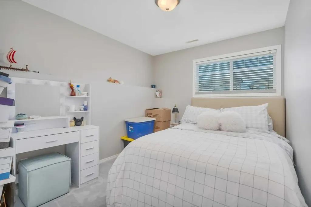 121 Wilkinson Circle Sylvan Lake AB T4S 2N7