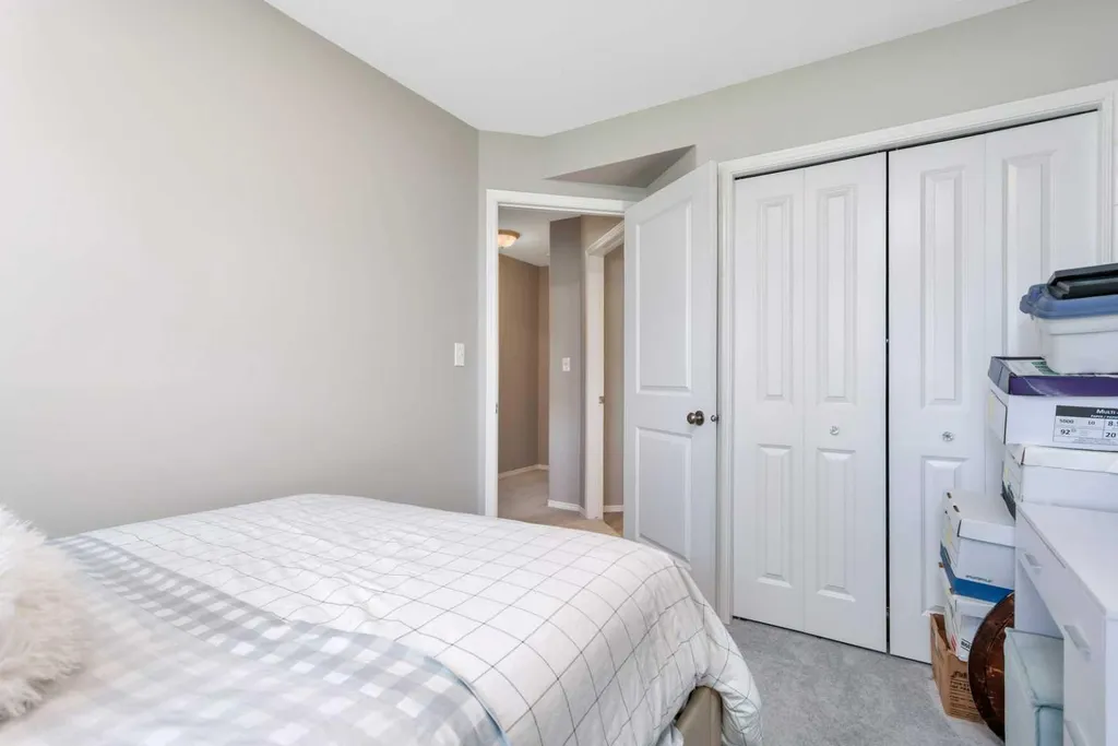 121 Wilkinson Circle Sylvan Lake AB T4S 2N7