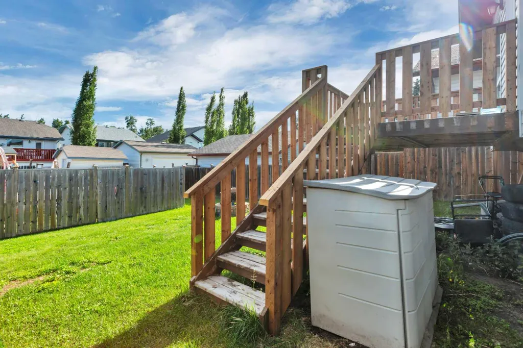 121 Wilkinson Circle Sylvan Lake AB T4S 2N7