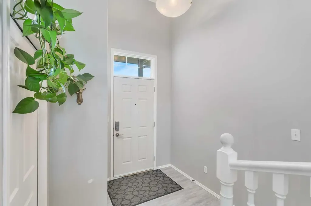 121 Wilkinson Circle Sylvan Lake AB T4S 2N7
