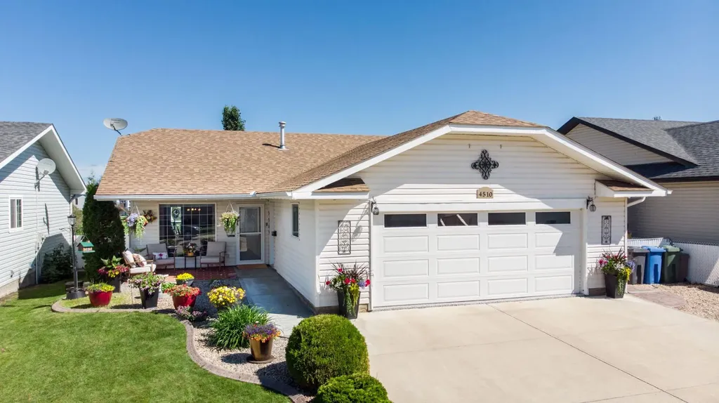 4510 54a Avenue Crescent Innisfail AB T4G1X8