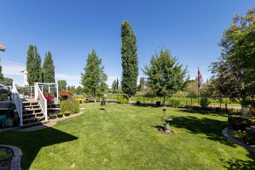 4510 54a Avenue Crescent Innisfail AB T4G1X8