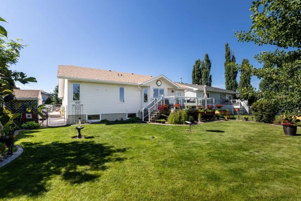 4510 54a Avenue Crescent Innisfail AB T4G1X8