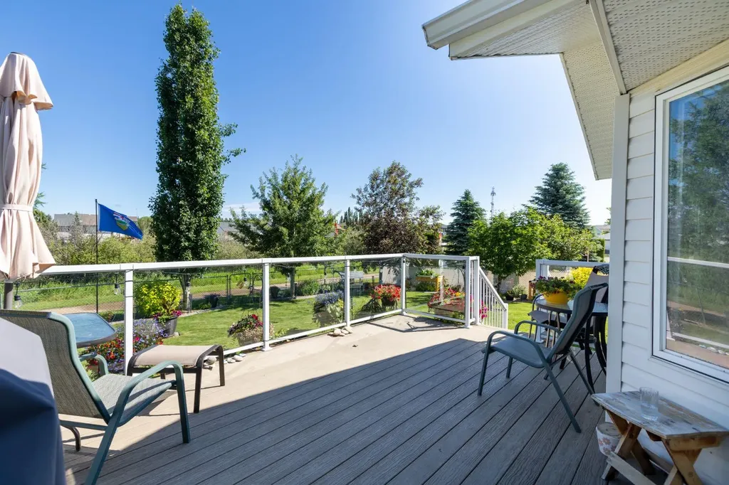 4510 54a Avenue Crescent Innisfail AB T4G1X8