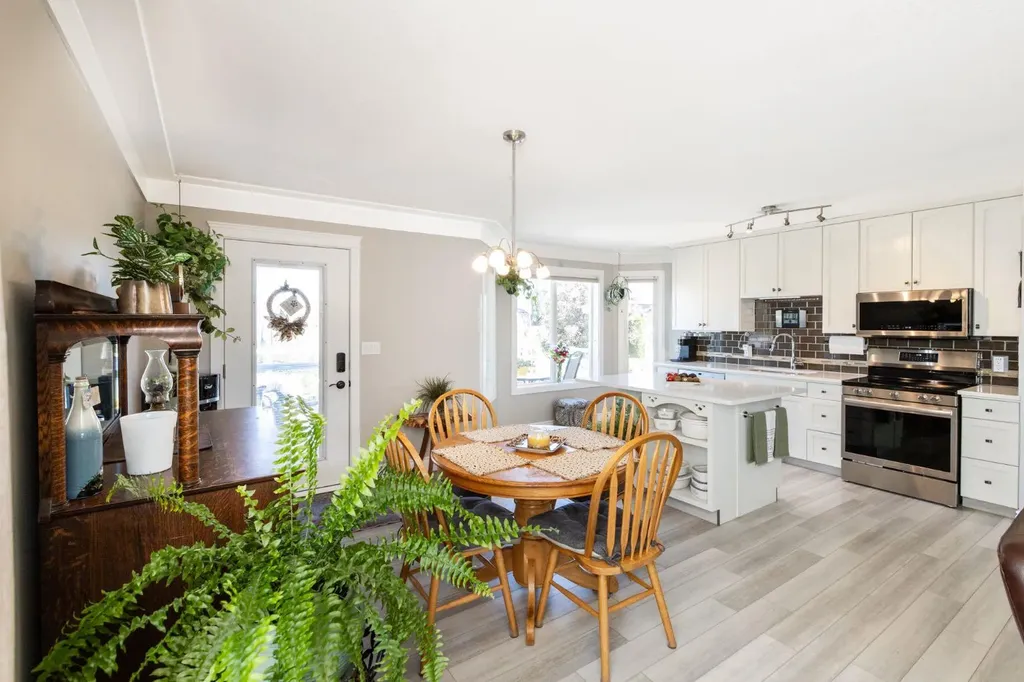 4510 54a Avenue Crescent Innisfail AB T4G1X8
