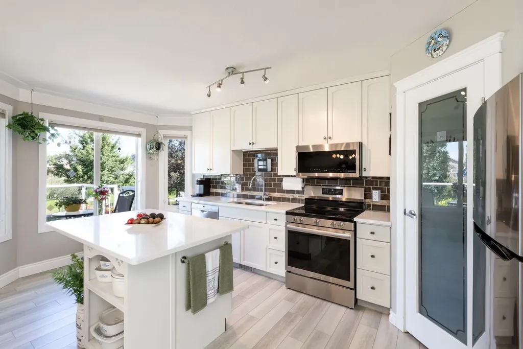 4510 54a Avenue Crescent Innisfail AB T4G1X8