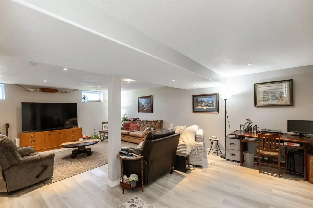 4510 54a Avenue Crescent Innisfail AB T4G1X8