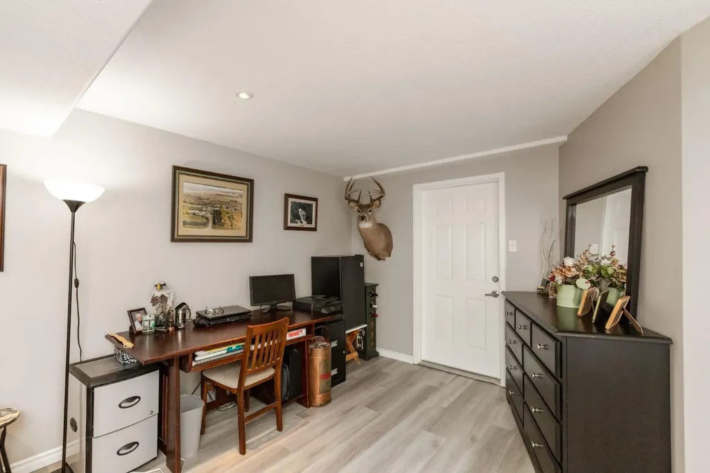 4510 54a Avenue Crescent Innisfail AB T4G1X8