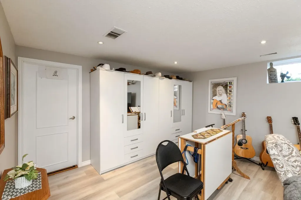 4510 54a Avenue Crescent Innisfail AB T4G1X8