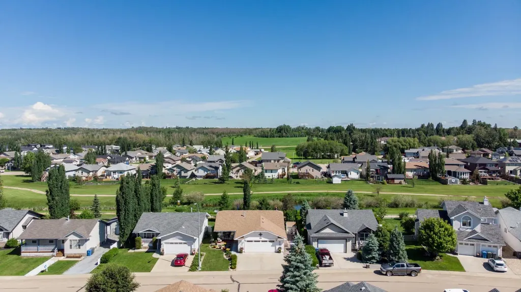 4510 54a Avenue Crescent Innisfail AB T4G1X8