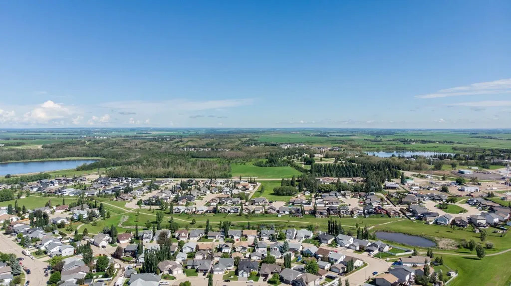 4510 54a Avenue Crescent Innisfail AB T4G1X8