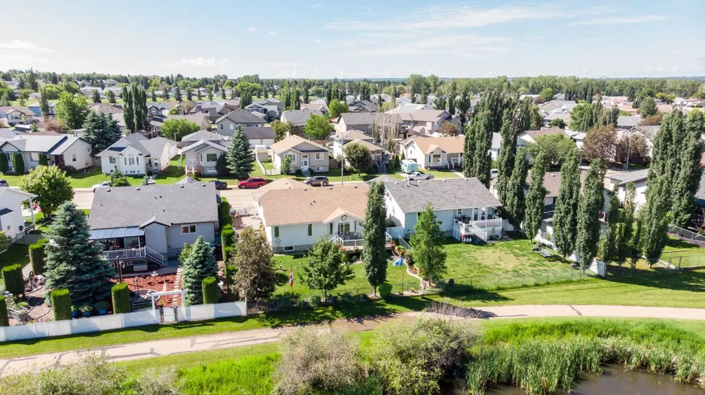 4510 54a Avenue Crescent Innisfail AB T4G1X8