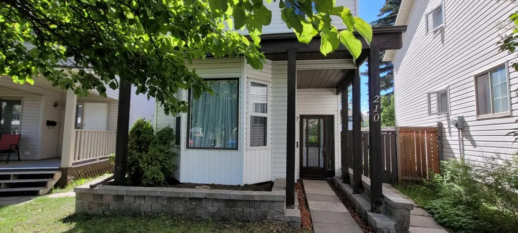 210 Woodmont Court SW Calgary AB T2W 4X1