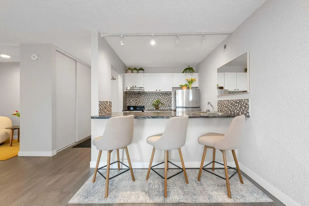 221 6 Avenue SE Calgary AB T2G 4Z9