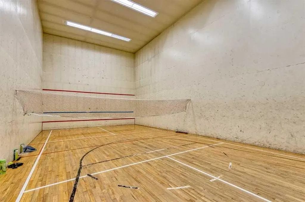 221 6 Avenue SE Calgary AB T2G 4Z9