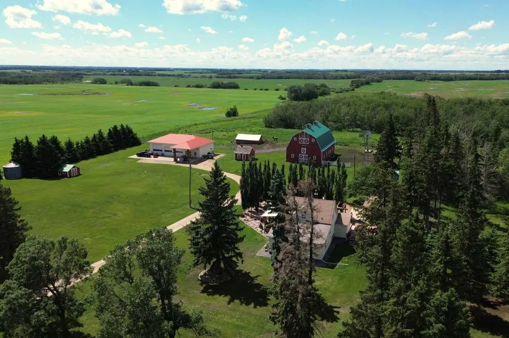 48502 Highway 833 Rural Camrose County AB T4V 1X8