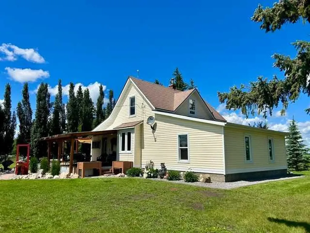 48502 Highway 833 Rural Camrose County AB T4V 1X8