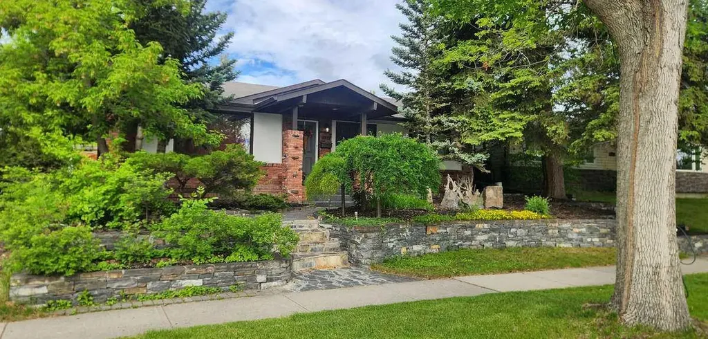 9415 Fairmount Drive SE Calgary AB T2J 0R1