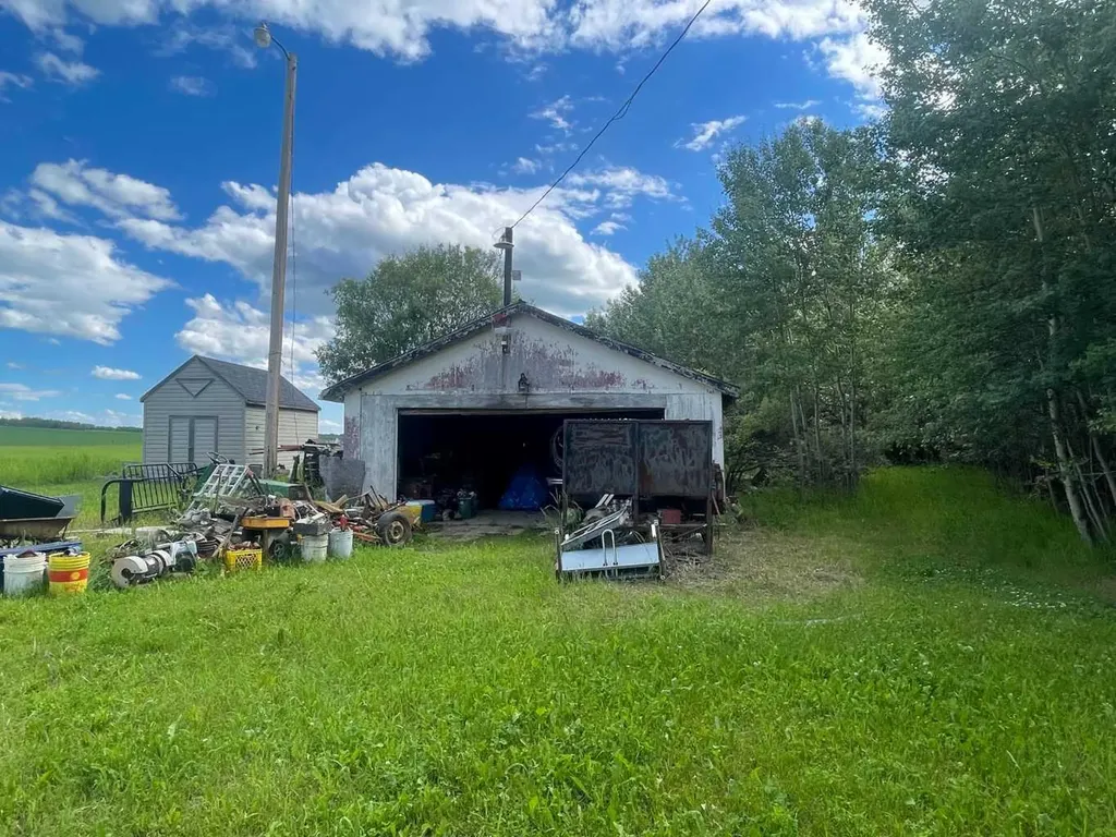 32033 Twp Road 832 Rural Clear Hills County AB T0H 1L0