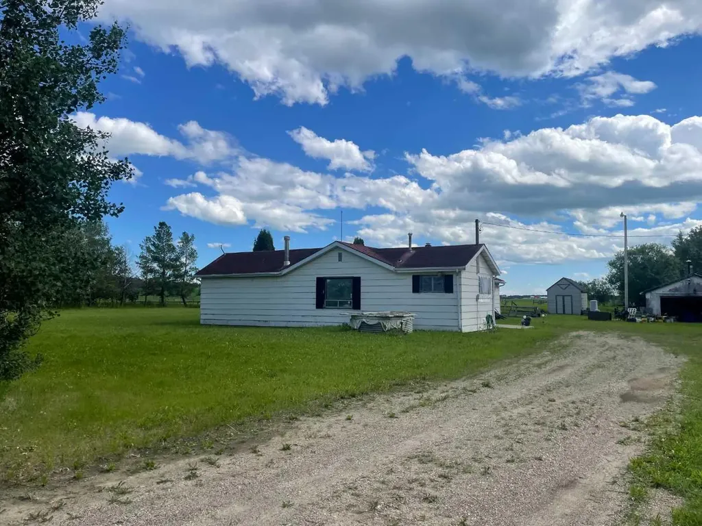32033 Twp Road 832 Rural Clear Hills County AB T0H 1L0