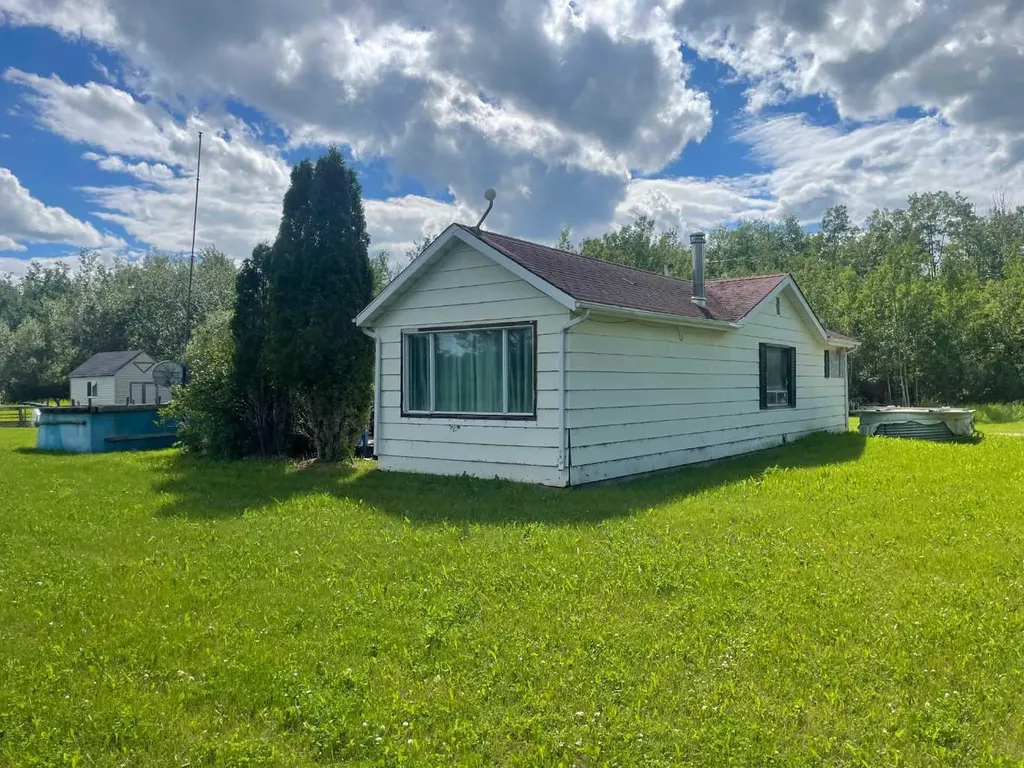 32033 Twp Road 832 Rural Clear Hills County AB T0H 1L0