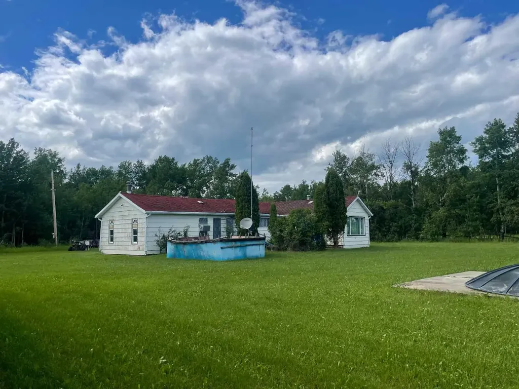 32033 Twp Road 832 Rural Clear Hills County AB T0H 1L0