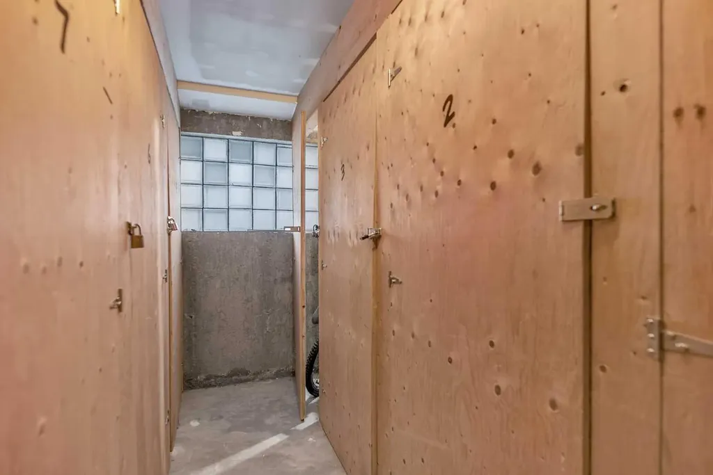 1516 11 Avenue SW Calgary AB T3C0M9