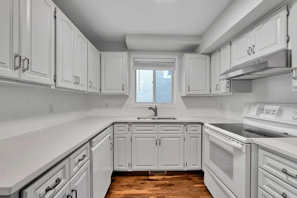 1516 11 Avenue SW Calgary AB T3C0M9
