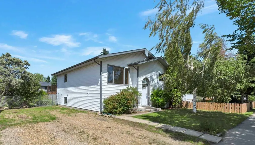 4622 52 Avenue Bentley AB T0C 0J0