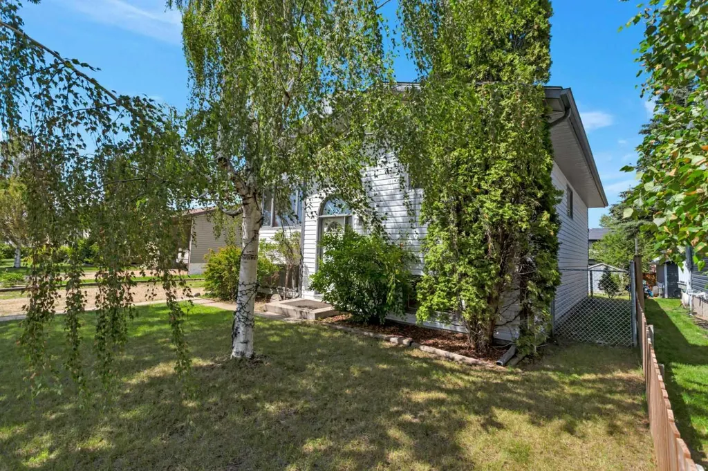 4622 52 Avenue Bentley AB T0C 0J0