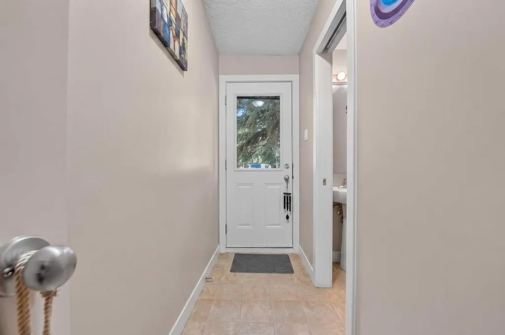 275 Columbia Boulevard W Lethbridge AB T1K 4B8