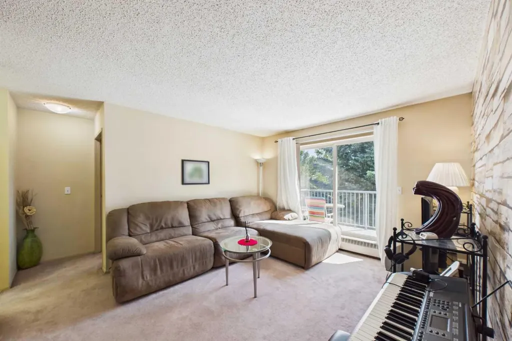 21 Dover Point SE Calgary AB T2B3K4
