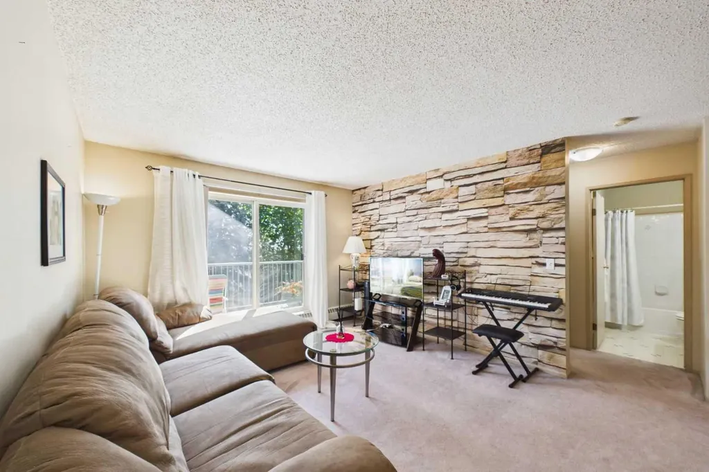 21 Dover Point SE Calgary AB T2B3K4