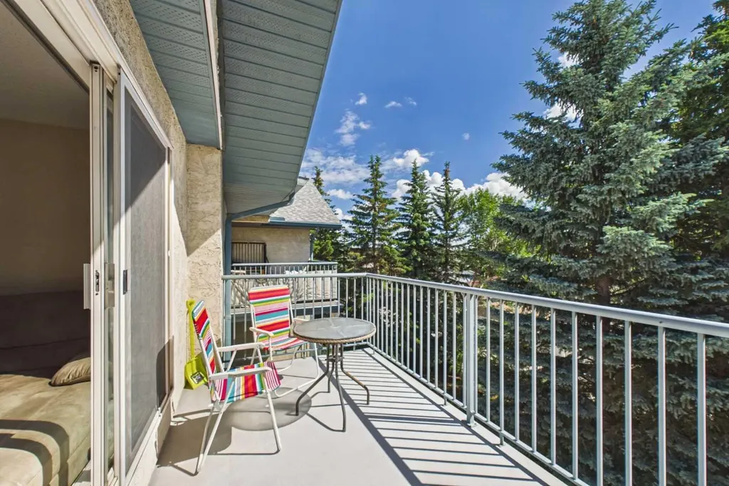 21 Dover Point SE Calgary AB T2B3K4