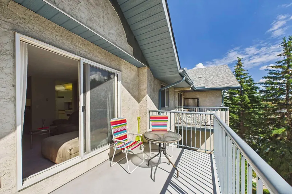 21 Dover Point SE Calgary AB T2B3K4