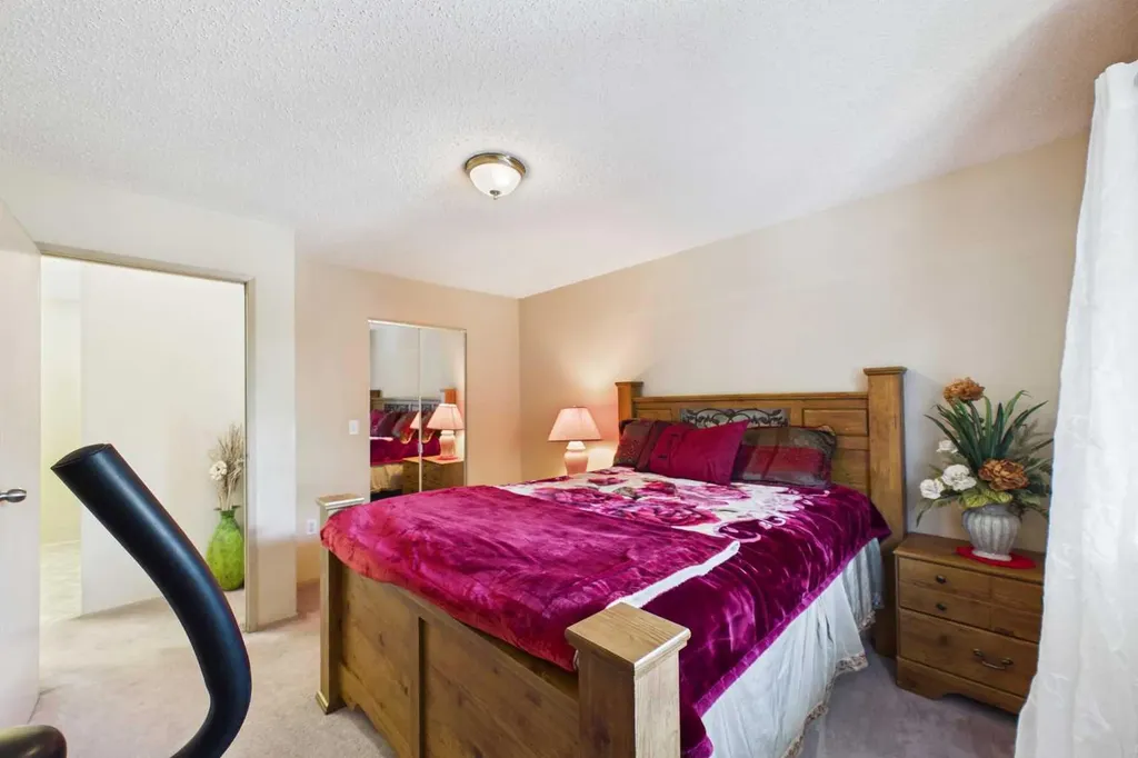 21 Dover Point SE Calgary AB T2B3K4