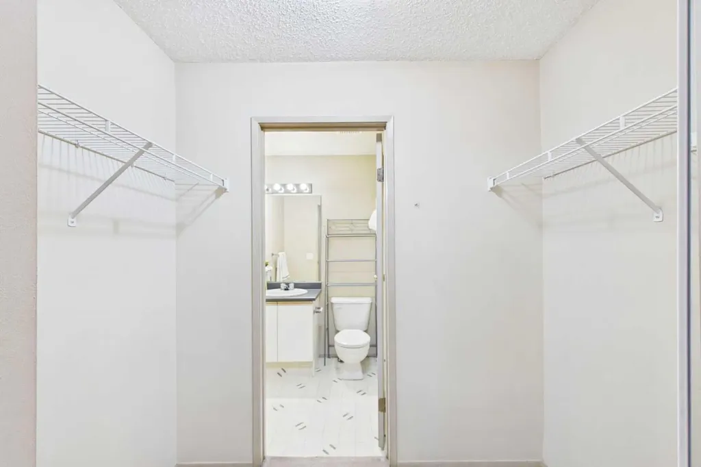 21 Dover Point SE Calgary AB T2B3K4