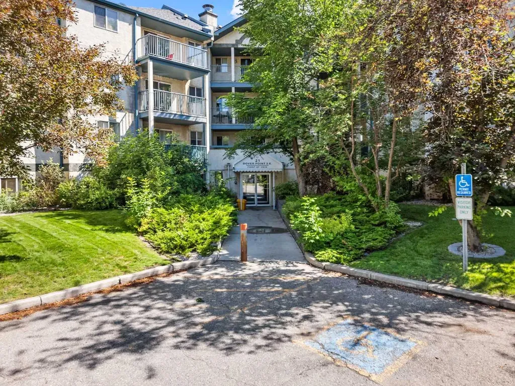 21 Dover Point SE Calgary AB T2B3K4