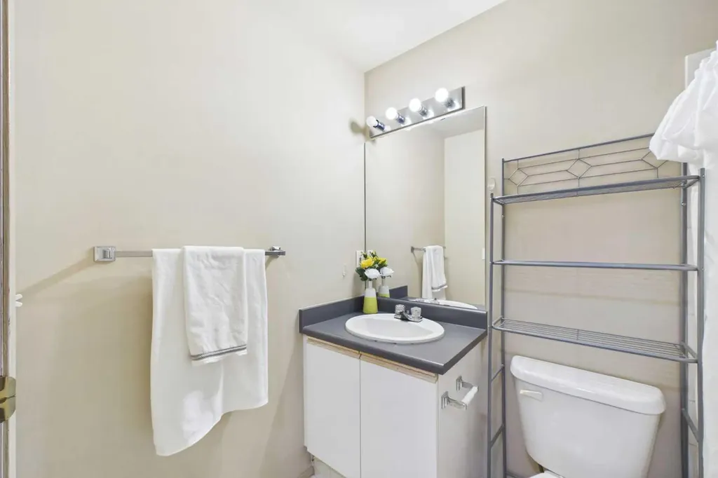 21 Dover Point SE Calgary AB T2B3K4