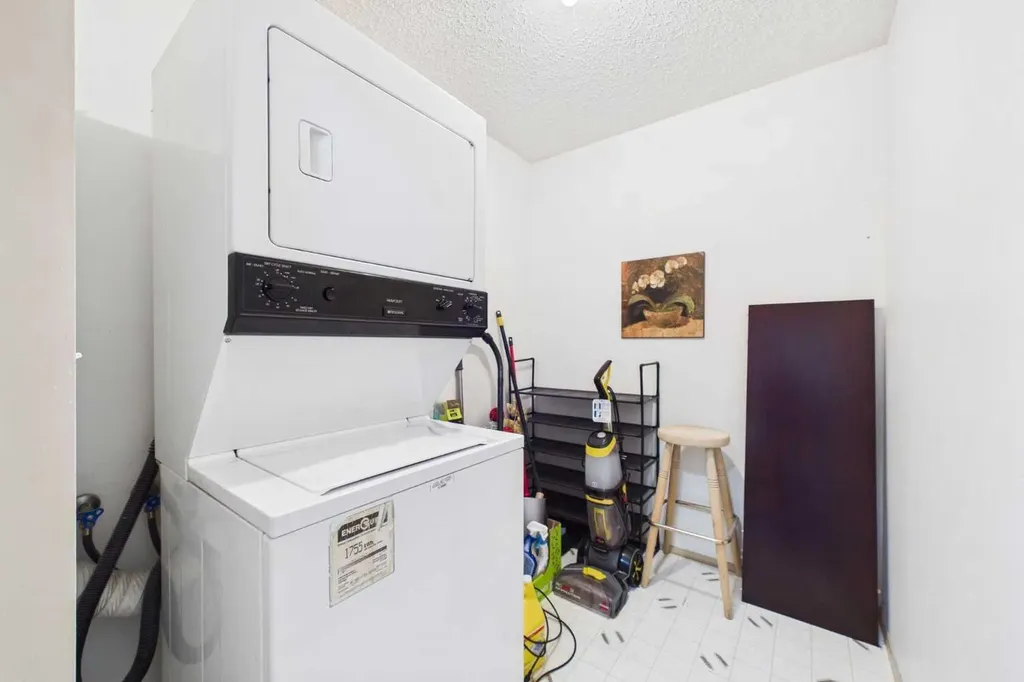 21 Dover Point SE Calgary AB T2B3K4