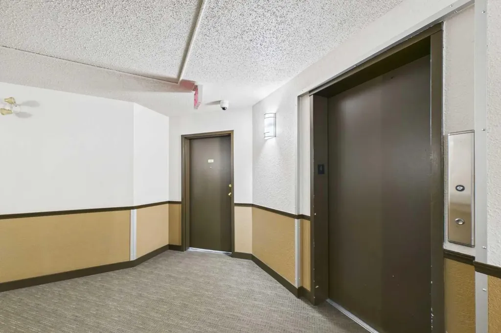 21 Dover Point SE Calgary AB T2B3K4