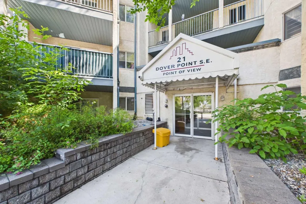 21 Dover Point SE Calgary AB T2B3K4